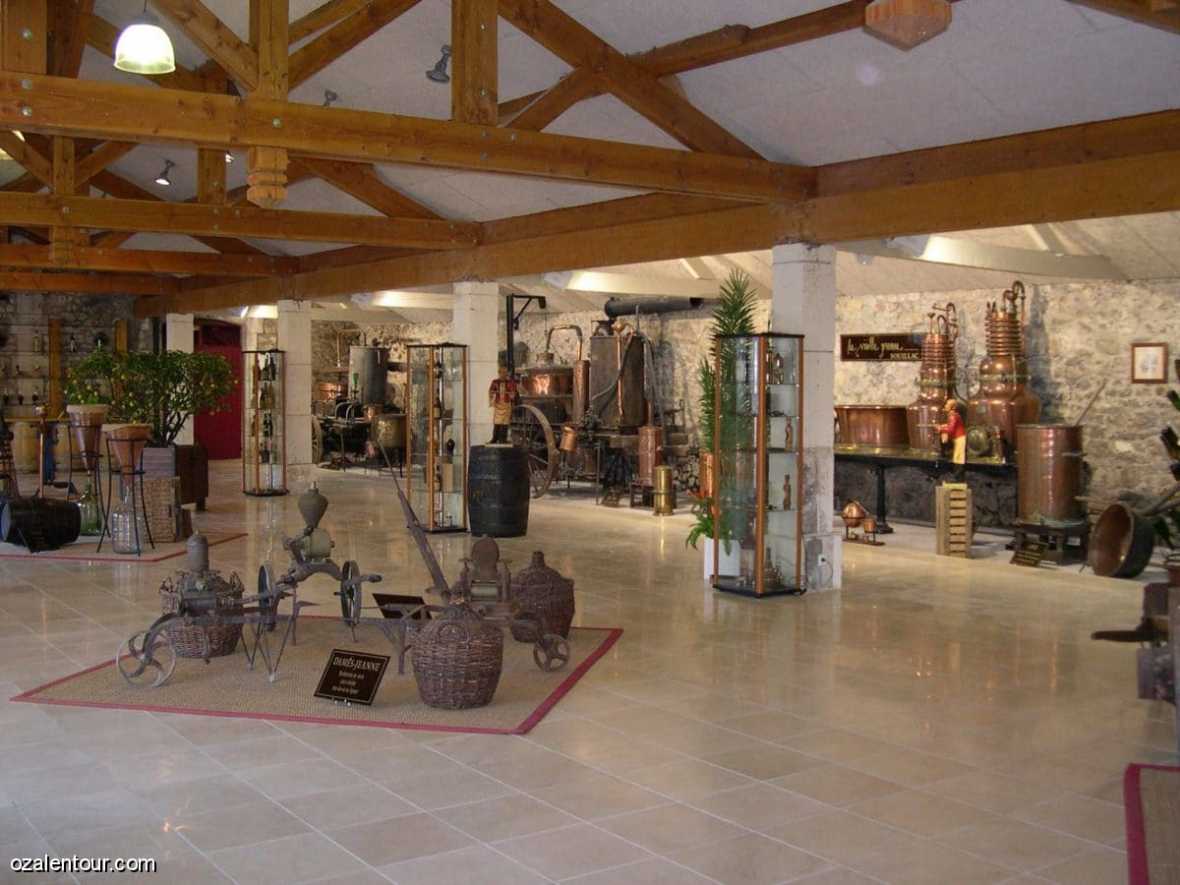 Musée de la Vieille Prune (Distillerie Louis Roque)